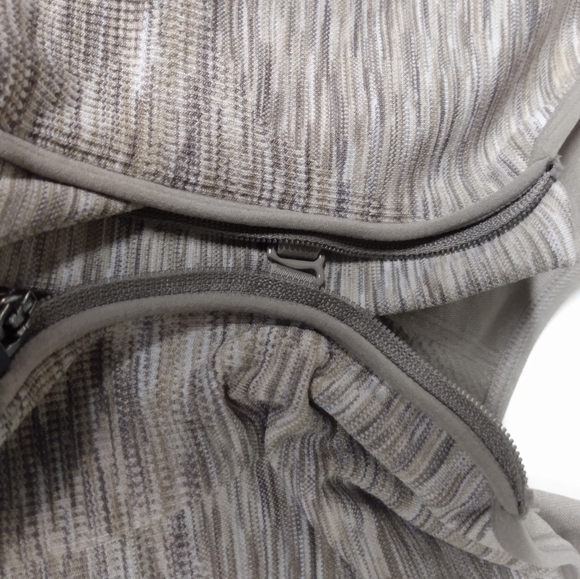 Avia Racer back Sports Bra, M, Tan, front zipper, pre-owned - Picture 4 of 6